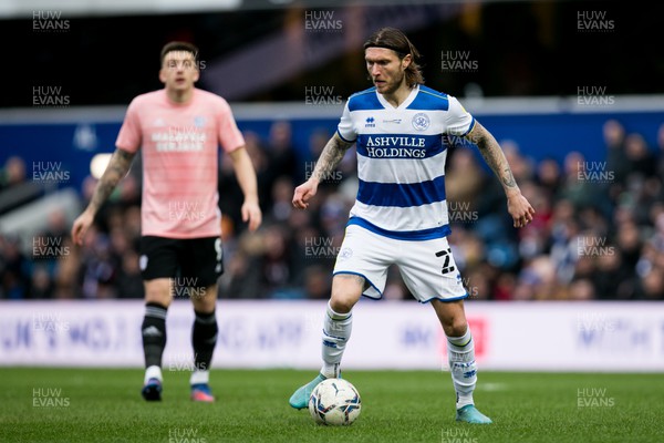 050322 - Queens Park Rangers v Cardiff City - Sky Bet Championship - Jeff Hendrick of Queens Park Rangers controls the ball