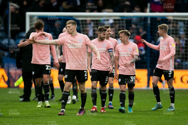 050322 - Queens Park Rangers v Cardiff City - Sky Bet Championship - Cardiff City players celebrate after win