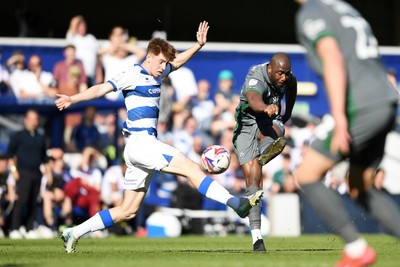 050425 - Queens Park Rangers v Cardiff City - Sky Bet Championship - Yakou Meite of Cardiff City has a shot at goal