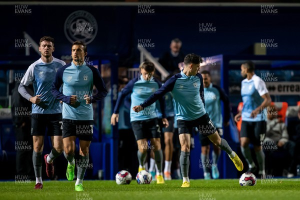 191022 - Queens Park Rangers v Cardiff City - Sky Bet Championship - Cardiff City squad warms up