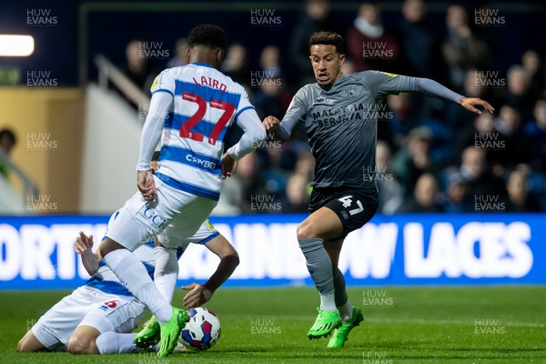 191022 - Queens Park Rangers v Cardiff City - Sky Bet Championship - Callum Robinson of Cardiff City battle for the ball