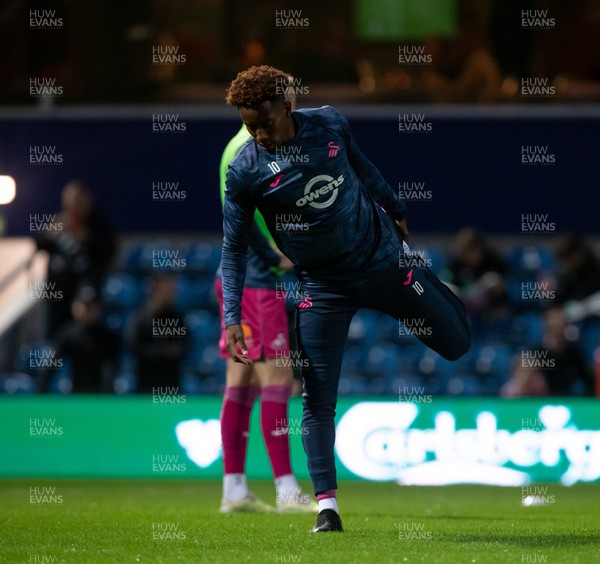 190923 - Queens Park Rangers v Swansea City - Sky Bet Championship - Olivier Ntcham of Swansea City warms up