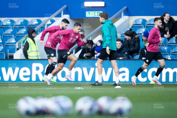 210123 - Queens Park Rangers v Swansea City - Sky Bet Championship - Swansea City squad warms up