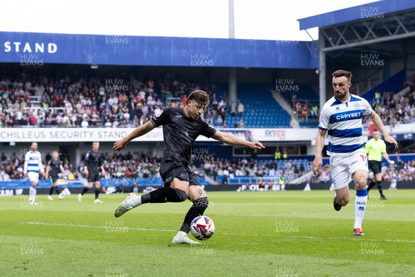 210425 - Queens Park Rangers v Swansea City - Sky Bet Championship - Goncalo Franco of Swansea City in action