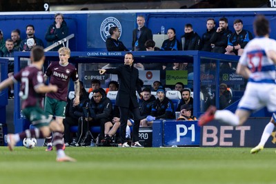 210426 - Queens Park Rangers v Swansea City - Sky Bet Championship - Julien Stephan manager of Queens Park Rangers gives instructions