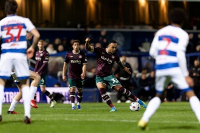 210426 - Queens Park Rangers v Swansea City - Sky Bet Championship - Adam Idah of Swansea City shoots