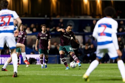 210426 - Queens Park Rangers v Swansea City - Sky Bet Championship - Adam Idah of Swansea City shoots