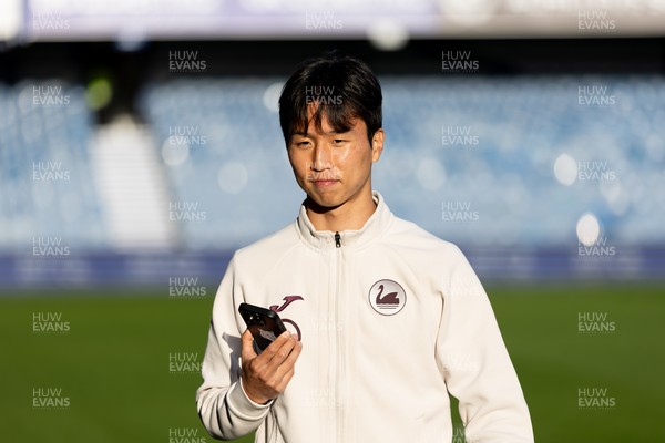 210426 - Queens Park Rangers v Swansea City - Sky Bet Championship - Eom Ji-Sung of Swansea City