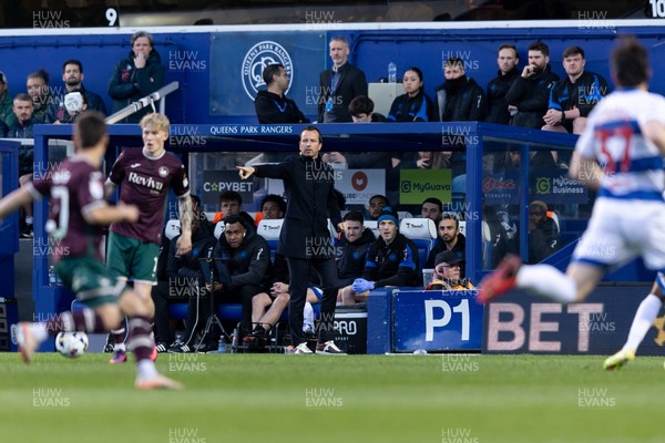 210426 - Queens Park Rangers v Swansea City - Sky Bet Championship - Julien Stephan manager of Queens Park Rangers gives instructions