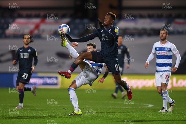261220 - Queens Park Rangers v Swansea City - Sky Bet Championship - Jamal Lowe of Swansea City battles for possession with Yoann Barbet of Queens Park Rangers 