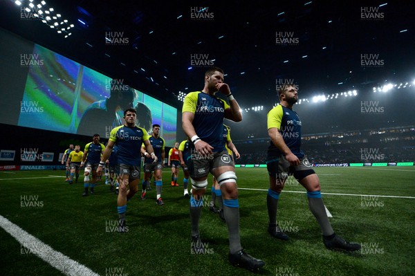 131219 - Racing 92 v Ospreys - Heineken Champions Cup - Dan Lydiate of Ospreys leads his players to the dressing room