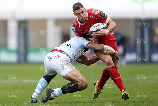 170116 - Racing 92 v Scarlets - European Champions Cup - Steven Shingler of Scarlets is tackled by Casey Laulala of Racing 92