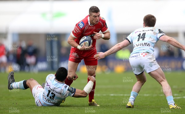 170116 - Racing 92 v Scarlets - European Champions Cup - Steven Shingler of Scarlets is tackled by Casey Laulala of Racing 92