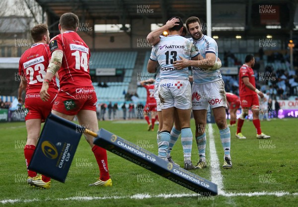 170116 - Racing 92 v Scarlets - European Champions Cup - Casey Laulala of Racing 92 celebrates scoring a try