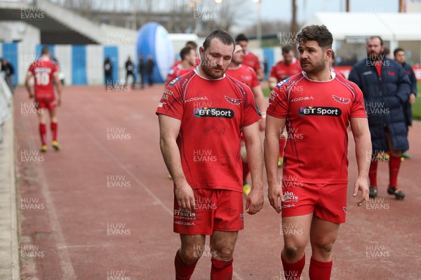 170116 - Racing 92 v Scarlets - European Champions Cup - Dejected Scarlets at full time