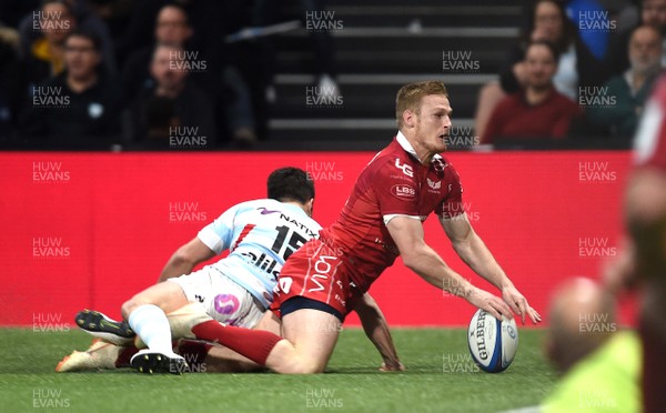 190119 - Racing 92 v Scarlets - European Rugby Heineken Champions Cup -  Johnny McNicholl of Scarlets scores try