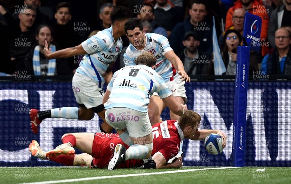 190119 - Racing 92 v Scarlets - European Rugby Heineken Champions Cup -  Johnny McNicholl of Scarlets scores his second try