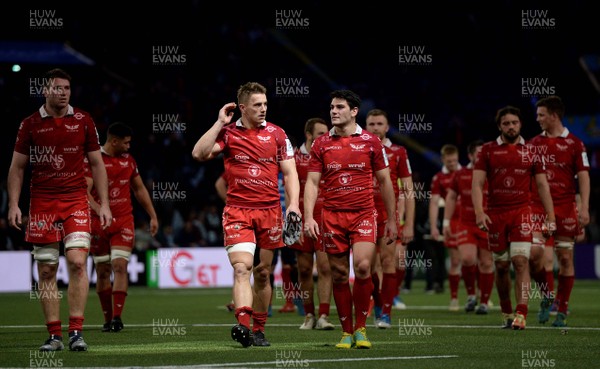 190119 - Racing 92 v Scarlets - European Rugby Heineken Champions Cup -  Jonathan Davies and Sam Hidalgo-Clyne of Scarlets at the end of the game