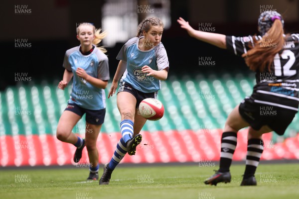 020423 - Ravens v Nelson Belles - WRU Girls U16 National Cup Final - Hanna Tudor of Ravens clears 
