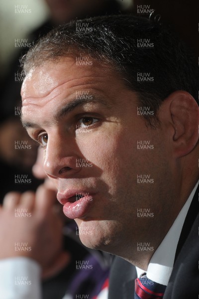 27.01.10 - RBS Six Nations Launch 2010 - England manager Martin Johnson talks to the media. 