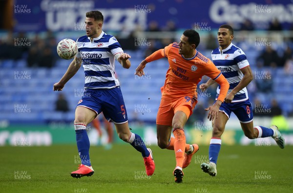 250120 - Reading FC v Cardiff City, The Emirates FA Cup, Fourth Round - Matt Miazga of Reading is challenged by Robert Glatzel of Cardiff City