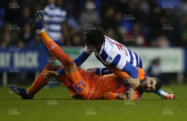 250120 - Reading FC v Cardiff City, The Emirates FA Cup, Fourth Round - Callum Paterson of Cardiff City and Gabriel Osho of Reading have a tumble