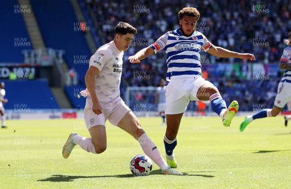 060822 - Reading v Cardiff City - SkyBet Championship - Callum O'Dowda of Cardiff City is challenged by Nesta Guinness-Walker of Reading