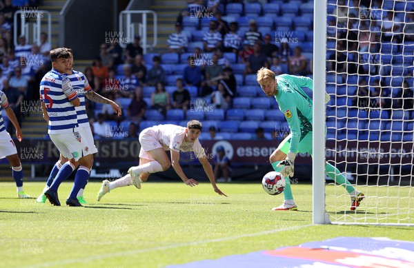 060822 - Reading v Cardiff City - SkyBet Championship - Callum O'Dowda of Cardiff City headers the ball past keeper Joe Lumley of Reading to score a goal