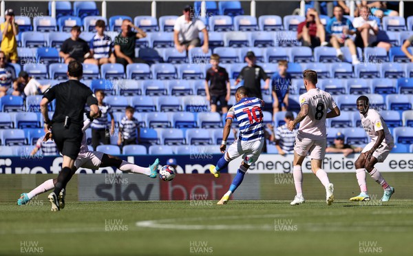 060822 - Reading v Cardiff City - SkyBet Championship - Thomas Ince of Reading scores their second goal
