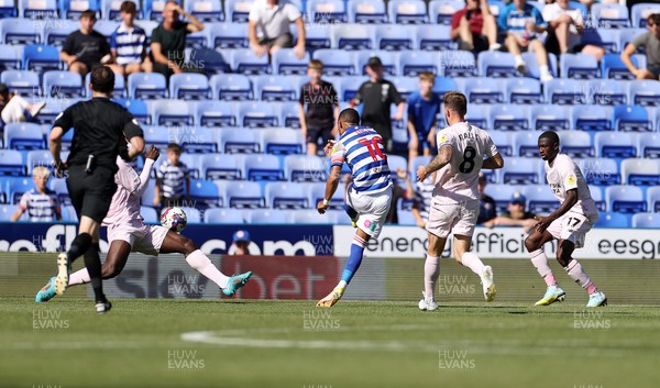 060822 - Reading v Cardiff City - SkyBet Championship - Thomas Ince of Reading scores their second goal