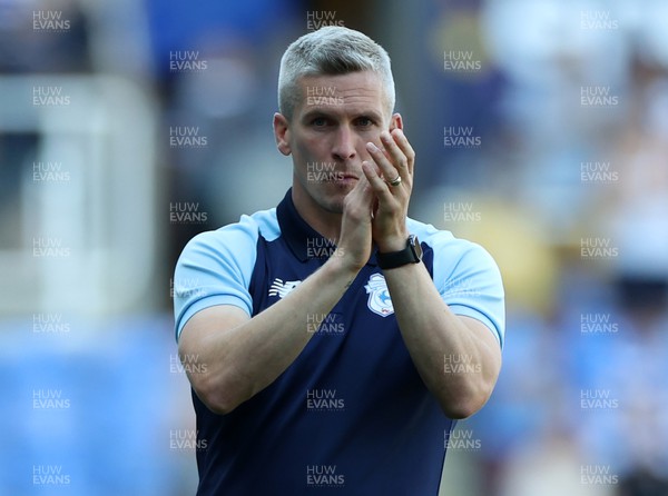 060822 - Reading v Cardiff City - SkyBet Championship - Cardiff City Manager Steve Morison thanks the travelling fans at full time