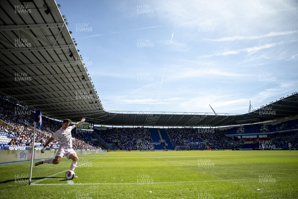 060822 - Reading v Cardiff City - SkyBet Championship - Ryan Wintle of Cardiff City takes a corner