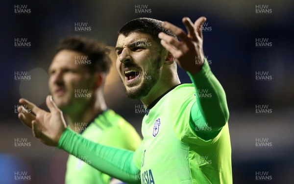 111217 - Reading v Cardiff City - SkyBet Championship - A frustrated Callum Paterson of Cardiff City