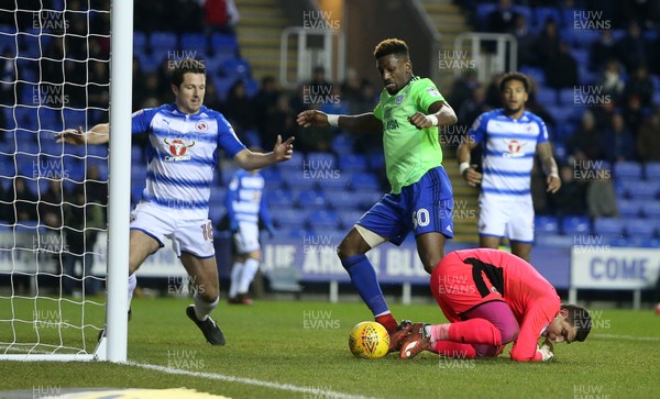 111217 - Reading v Cardiff City - SkyBet Championship - Omar Bogle of Cardiff City kicks the ball out of keeper Vito Mannone hands but can't get past Yann Kermorgant of Reading
