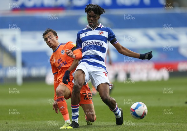 160421 Reading v Cardiff City, Sky Bet Championship - Ovie Ejaria of Reading is challenged by Tom Sang of Cardiff City