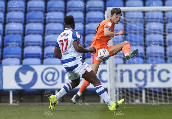 160421 Reading v Cardiff City, Sky Bet Championship - Tom Sang of Cardiff City looks to cross as Andy Yiadom of Reading closes in