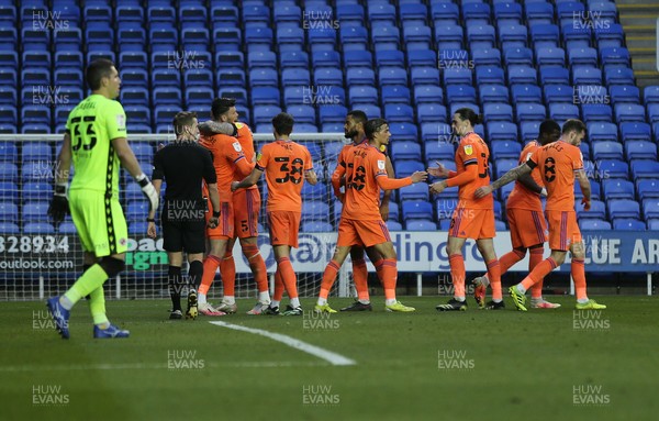 160421 Reading v Cardiff City, Sky Bet Championship - Cardiff players celebrate after Kieffer Moore of Cardiff City scores goal from the penalty spot