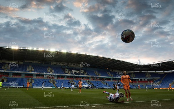 160421 Reading v Cardiff City, Sky Bet Championship - Tom Holmes of Reading is tackled by Kieffer Moore of Cardiff City