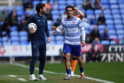 180426 - Reading v Cardiff City - Sky Bet League 1 - Brian Barry-Murphy, Cardiff City Manager holds the ball away from Haydon Roberts of Reading