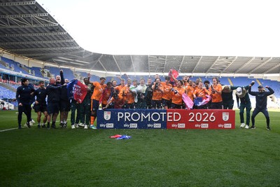 180426 - Reading v Cardiff City - Sky Bet League 1 - Cardiff City celebrate after securing promotion back to the Championship