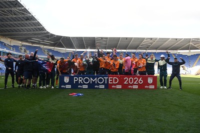 180426 - Reading v Cardiff City - Sky Bet League 1 - Cardiff City celebrate after securing promotion back to the Championship