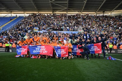 180426 - Reading v Cardiff City - Sky Bet League 1 - Cardiff City celebrate after securing promotion back to the Championship