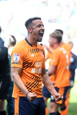 180426 - Reading v Cardiff City - Sky Bet League 1 - Callum Robinson of Cardiff City celebrates at full time after securing promotion back to the Championship