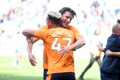 180426 - Reading v Cardiff City - Sky Bet League 1 - Will Fish of Cardiff City and Callum Robinson of Cardiff City celebrates at full time after securing promotion back to the Championship