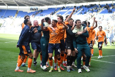 180426 - Reading v Cardiff City - Sky Bet League 1 - Cardiff players celebrate at full time after securing promotion back to the Championship