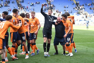 180426 - Reading v Cardiff City - Sky Bet League 1 - Cardiff players celebrates at full time after securing promotion back to the Championship