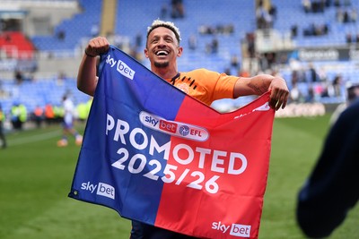 180426 - Reading v Cardiff City - Sky Bet League 1 - Callum Robinson of Cardiff City celebrates at full time after securing promotion back to the Championship