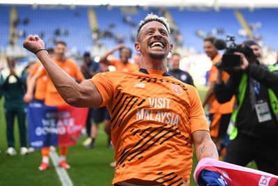 180426 - Reading v Cardiff City - Sky Bet League 1 - Callum Robinson of Cardiff City celebrates at full time after securing promotion back to the Championship
