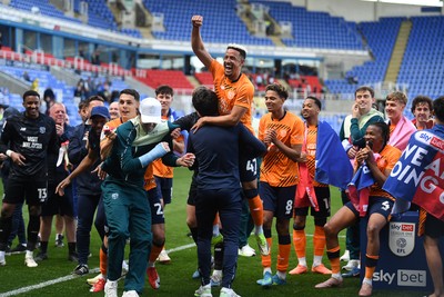 180426 - Reading v Cardiff City - Sky Bet League 1 - Brian Barry-Murphy, Cardiff City Manager picks up Callum Robinson of Cardiff City to celebrate at full time after securing promotion back to the Championship