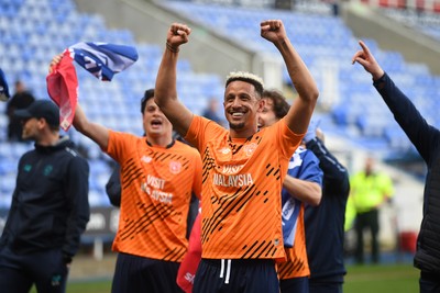 180426 - Reading v Cardiff City - Sky Bet League 1 - Callum Robinson of Cardiff City celebrates at full time after securing promotion back to the Championship